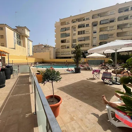 In Malaga Near Bajondillo * توريمولينوس