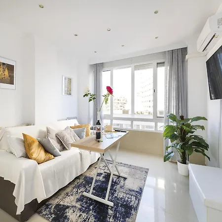 In Malaga Near Bajondillo * Τορρεμολίνος