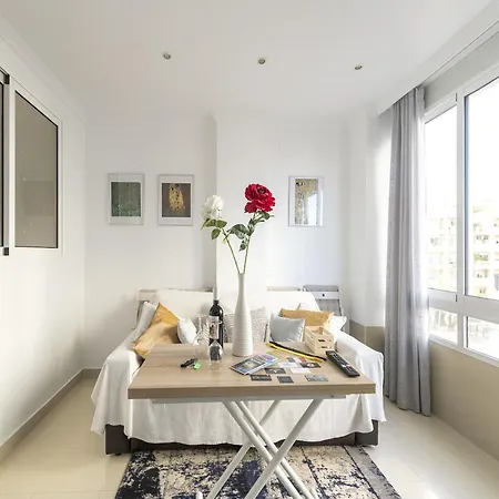 In Malaga Near Bajondillo Τορρεμολίνος