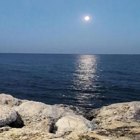 In Malaga Near Bajondillo * Τορρεμολίνος